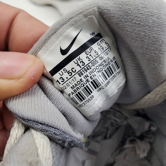 Nike Shoes 13.5 C Team Hustle D 881941-005 BB Cool Grey Wolf Gray White - Picture 3 of 12